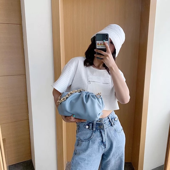 Design Wrinkled Cloud bag with thick Gold chain - Picture 8 of 8